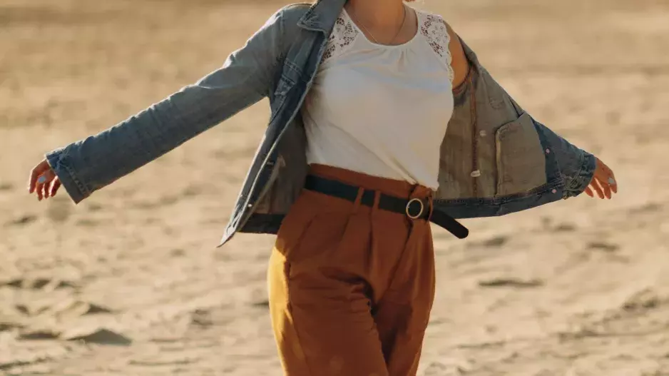 Ty nejlepší kalhoty na podzim? Na džíny zapomeňte, vrací se legendární kalhoty s vtipným názvem