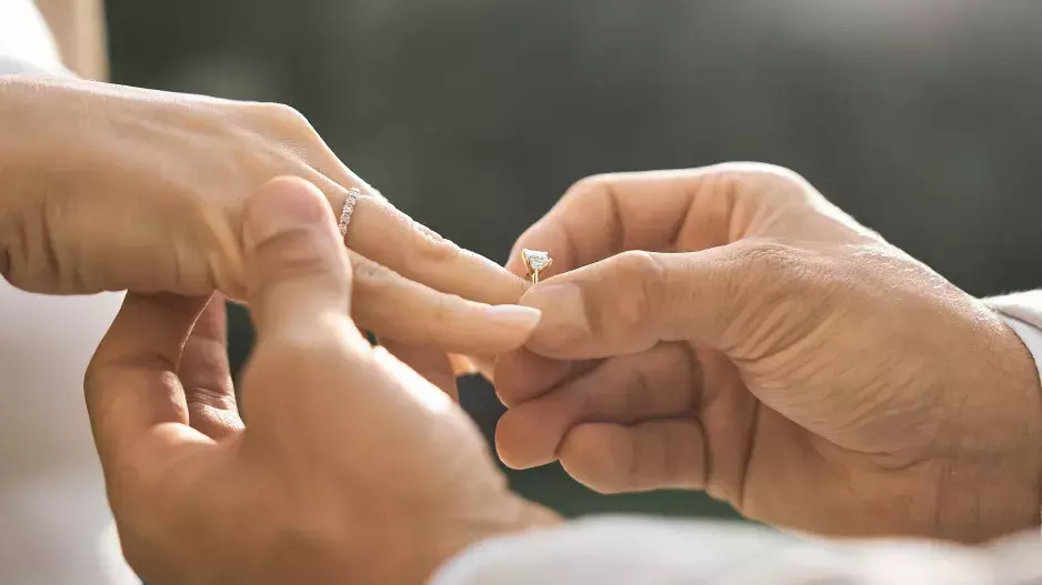 Trendy, které mění zásnuby: Individualita, jednoduchost a dostupnost