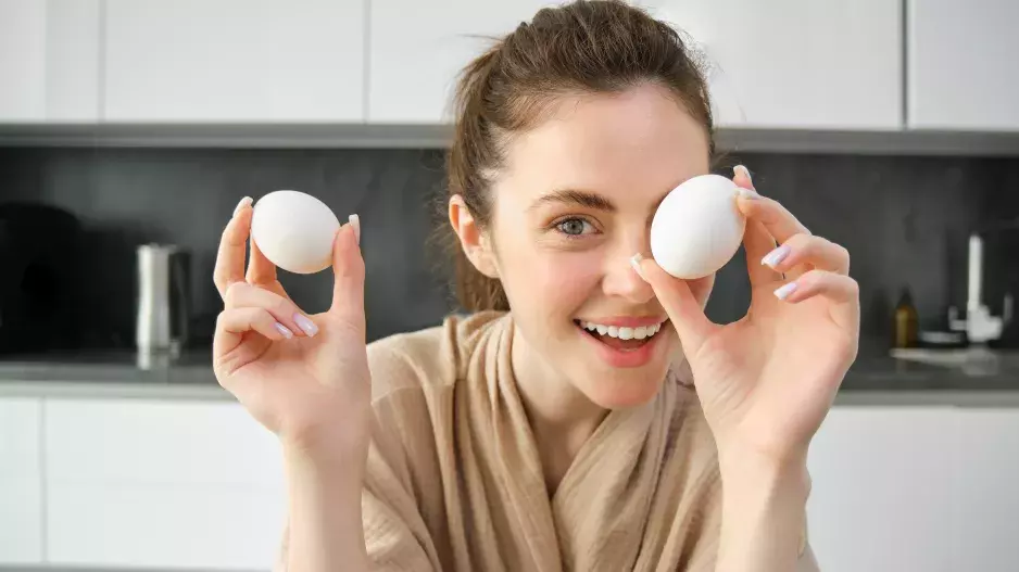 Vejce ke snídani jsou skvělá volba při hubnutí, pro sportovce i vystresované. Jak si je dopřát zdravě?