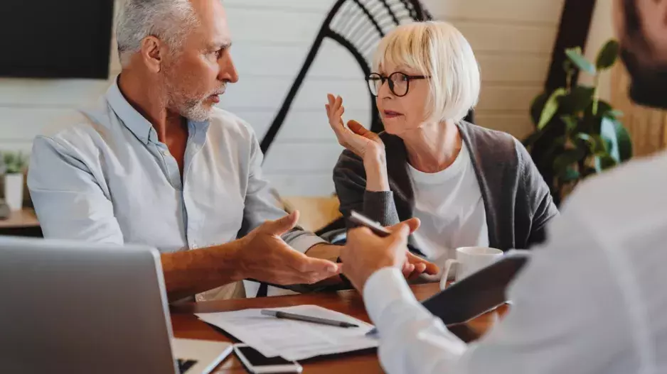 Volby za dveřmi: Jak se bavit s blízkými s jinými politickými názory bez hádek, radí psychoterapeut