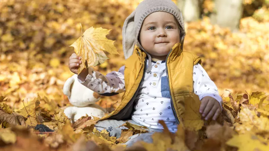 Čekáte podzimní miminko? Tipy na jména, která se k podzimním zrozencům nejvíc hodí. Patří k nim Štěpán i Marek