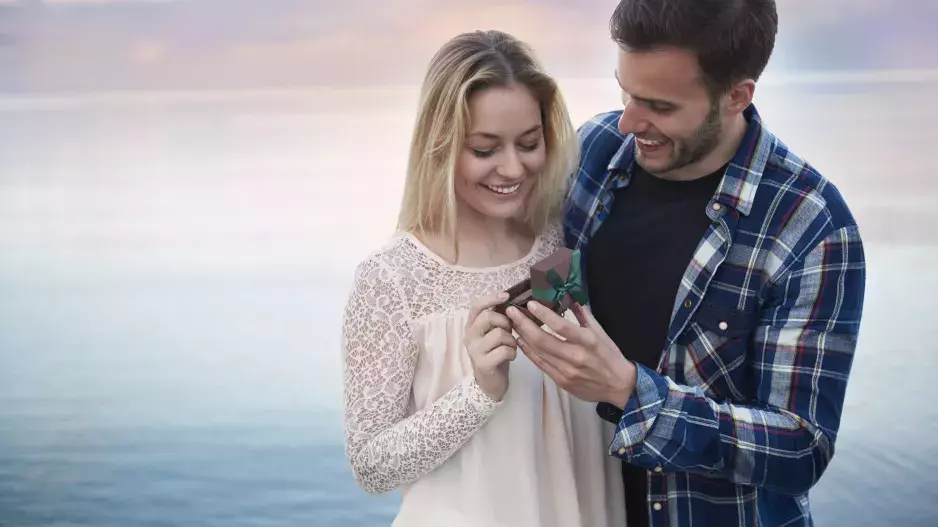 Partnerský horoskop na říjen 2025: Lvi zažijí vášeň, Vodnáři riskují rozchod