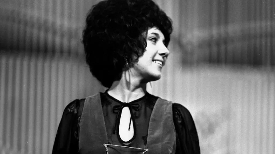 Kvíz: Poznáte české zpěvačky na fotkách z mladých let? Jsou tam i staré kousky, nesplete se jen mistr 