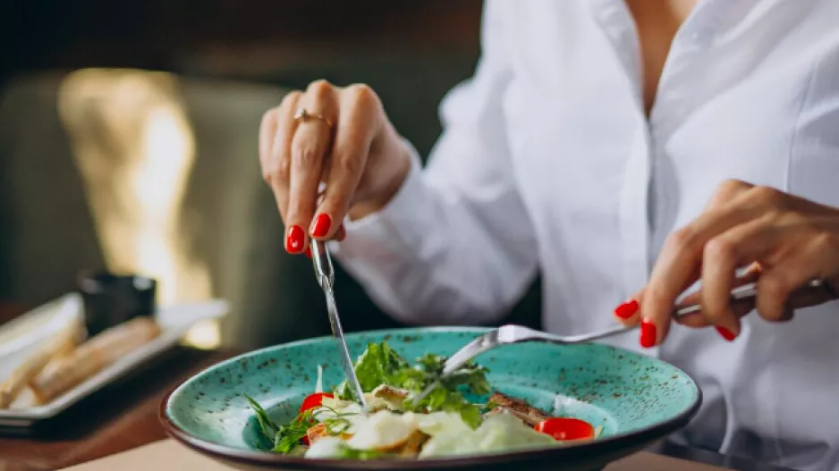 Kvíz: Jak dobře se vyznáte v gastronomických pojmech? Odhalte Amuse-bouche, nebo čeho docílíte flambováním