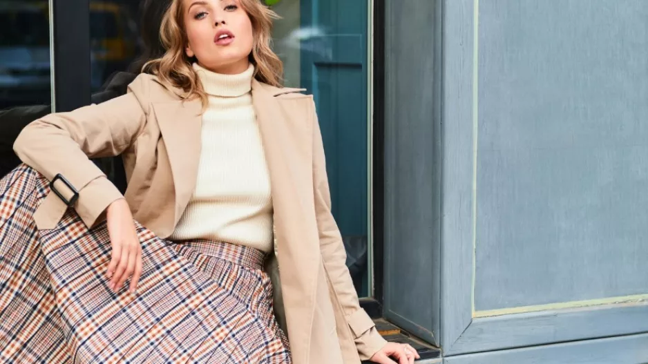 Připravte se na trendy letošní zimy 2025/2026: Zabodují třásně i nedbalá elegance