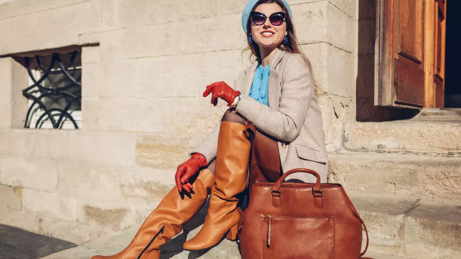 Slouchy kozačky hitem roku 2025: S čím je oblékat, aby výsledek nebyl propadák