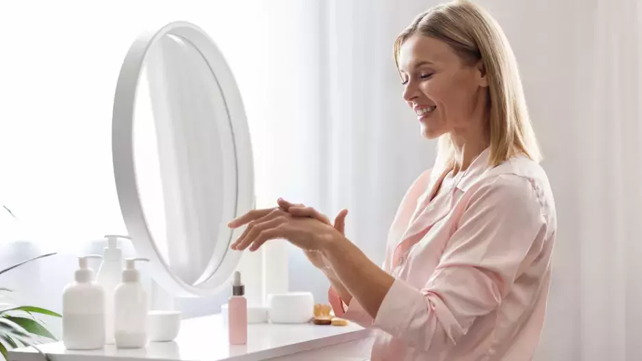 Postavte se času: Jak předejít a zabránit stárnutí pokožky na rukou a jaké krémy fungují