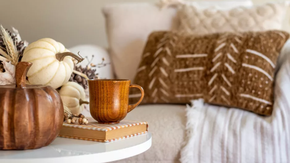 Jak zútulnit interiér vašeho bytu: Svíčky a podzimní barvy jsou sázkou na jistotu