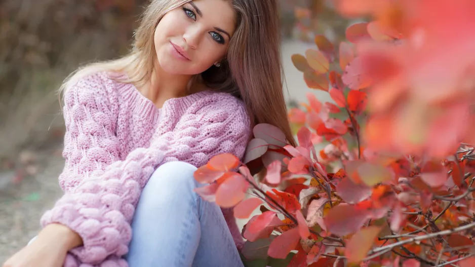 Tuto barvu na podzim nesmíte vynechat, ubere vám roky. Kde všude bude trendy?