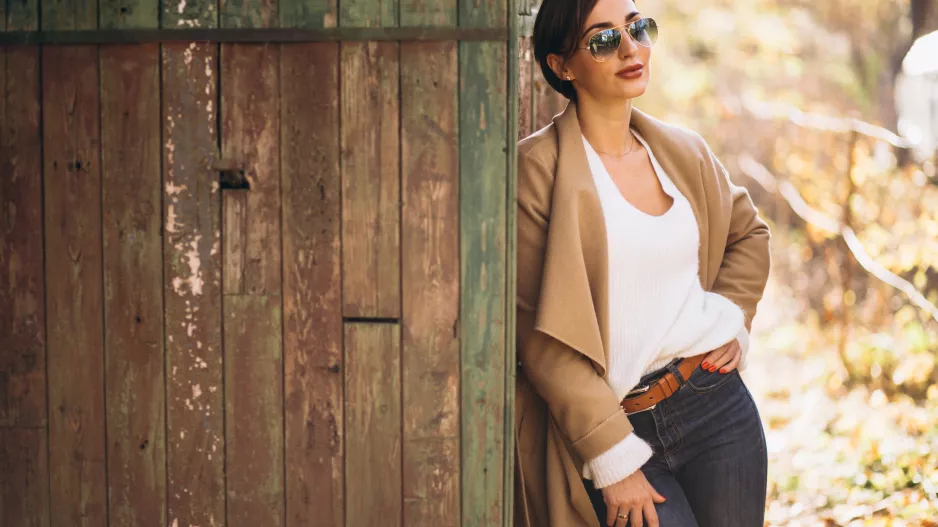 3 outfity s džínami na chladné dny: V těchto kombinacích budete šik i po 50