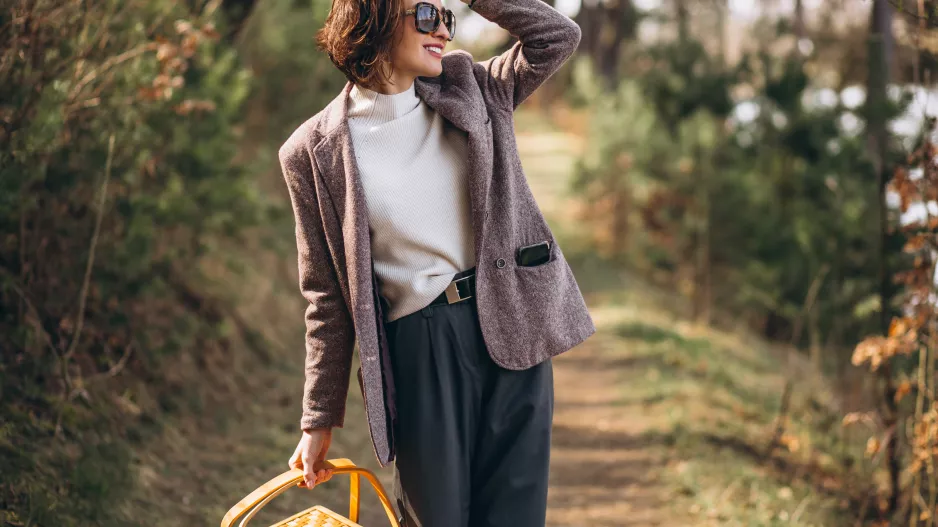 Vyměňte džíny za tyto hřejivé kalhoty s osobitým střihem, který lichotí postavě