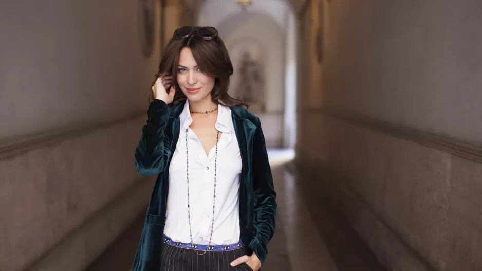 Sako z tohoto materiálu se hodí naprosto ke všemu. Je stylové a působí žensky a luxusně