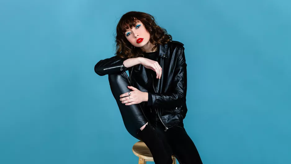 Nevíte co na sebe? Pak si pořiďte koženkové kalhoty. Zeštíhlí i ženy 50+