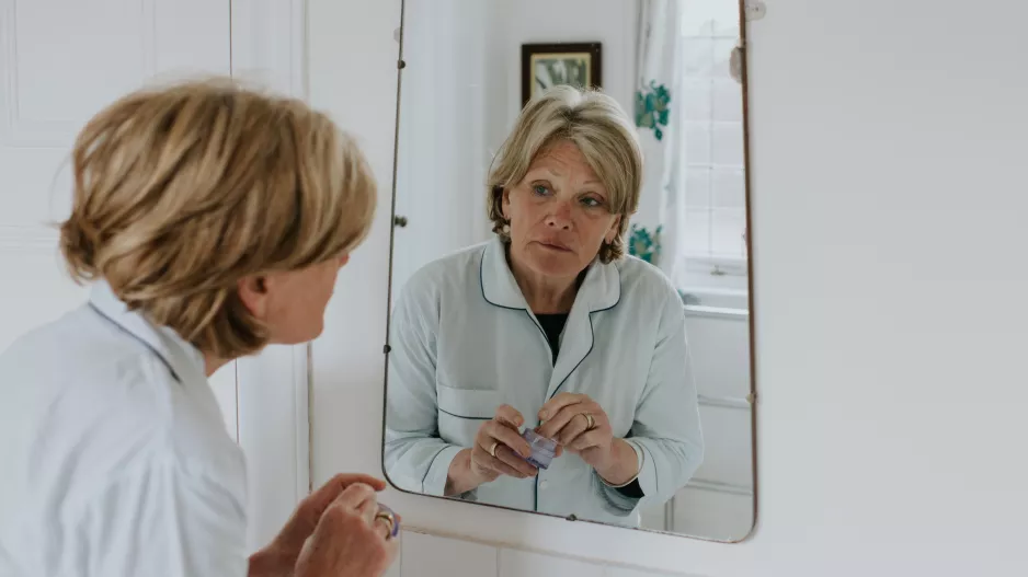 Stařecké bradavice si můžete splést se zhoubným melanomem: Co jsou zač a jak se s nimi vypořádat