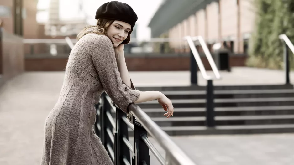 Podzimní minimalismus: Úpletové šaty a ještě dva kousky, bez kterých se neobejdete