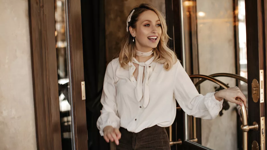 Nejkrásnější halenky pro sváteční okamžiky: Využijete je nejen na Vánoce