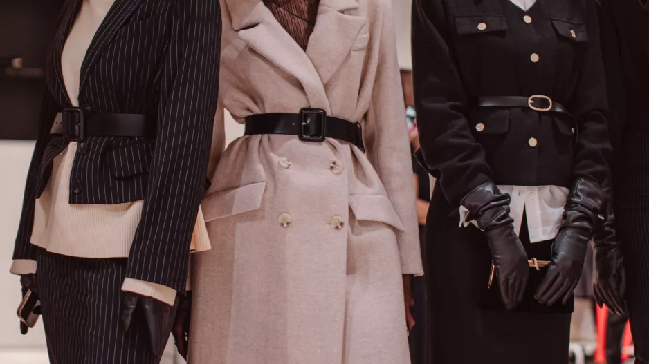 Noblesa v jediném módním kousku? Italky nedají dopustit na sako s tímto detailem