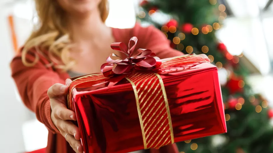 Vánoční kosmetické hity: Limitované edice plné vůní, hydratace a sváteční atmosféry, za které neutratíte tisíce