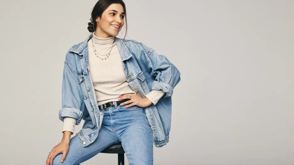Úzké, volné nebo ošoupané: Tyto trendy džínů musíte mít. Zkuste je ulovit ve slevách