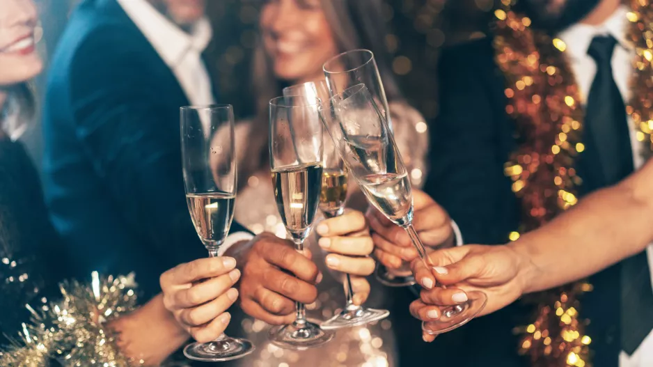 Šaty, ve kterých budete hvězdou silvestrovských oslav. Nesmí jim chybět jedna věc