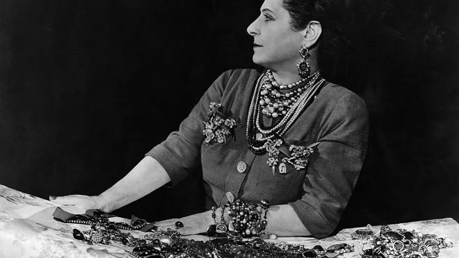  Helena Rubinstein vybudovala kosmetické impérium díky krému od maminky. Do práce si nosila vlastní svačinu, aby ušetřila