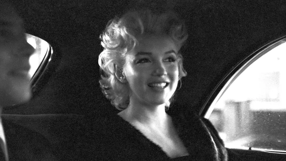 Pohřeb Marilyn Monroe: Rozloučení s herečkou platil bývalý manžel, do rakve jí vybral zelené šaty
