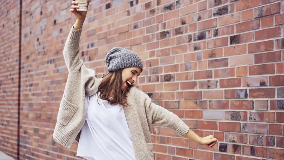 S límečkem, zkrácené nebo v myší šedé. Do tohoto typu svetru se v zimě zamilujete