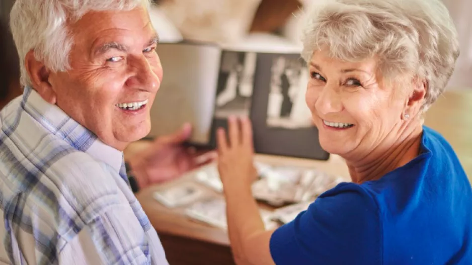 Proč "odkládáme" staré lidi do pečovatelských domů. Důvodů je mnoho, není to jen nezvládnutelná péče