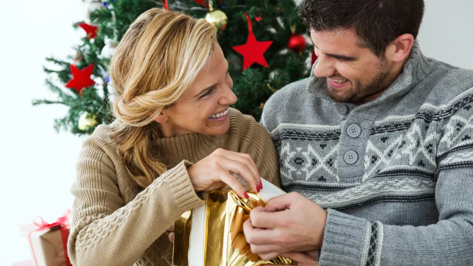 Tipy na super dárky pro muže, které pořídíte už za pár stovek: Nebojte se věnovat něco, co by nečekal