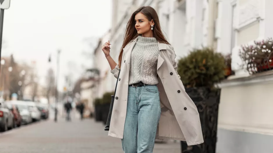 Jaké džíny budeme nosit v roce 2026? Volné střihy, plísňáky i jeden zatracovaný trend