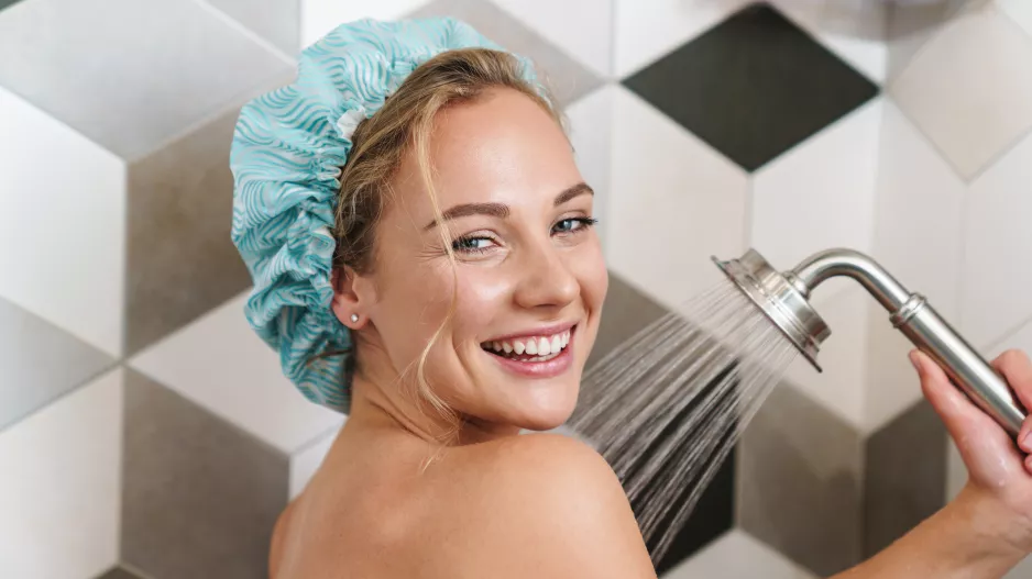 Proč se dobrovolně mučit pod ledovou sprchou? Omyl. Vědci tvrdí, že je to elixír mládí i štěstí. Lékař poradí, jak na to