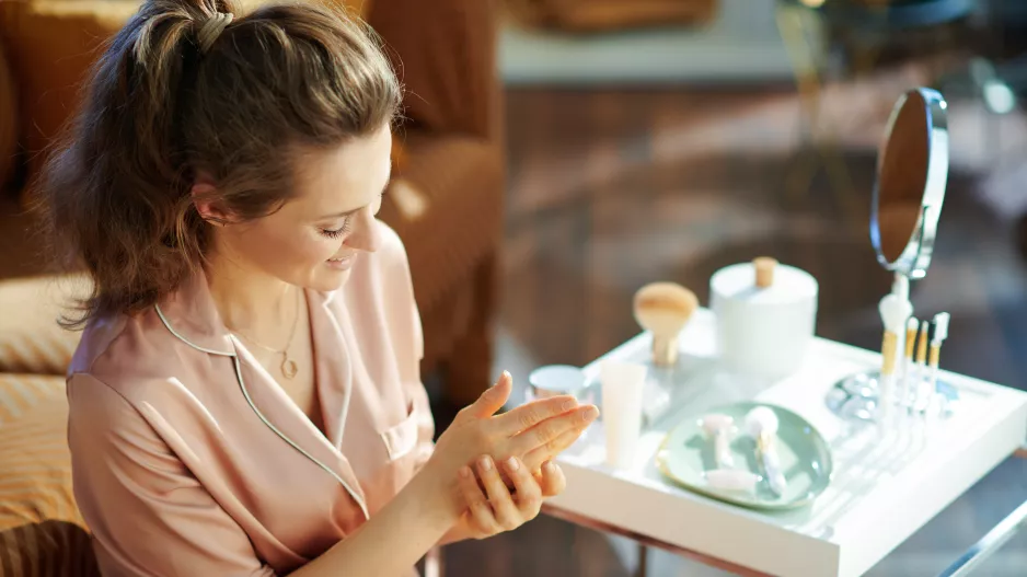 Zimní mrazy a suché ruce: Proč většina krémů nefunguje a jak číst složení, abyste nevyhazovali peníze oknem