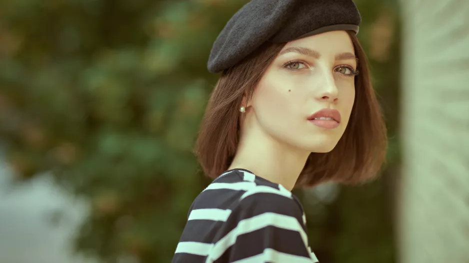 Objevte tajemství francouzského make-upu: Méně vrstev přináší větší efekt 