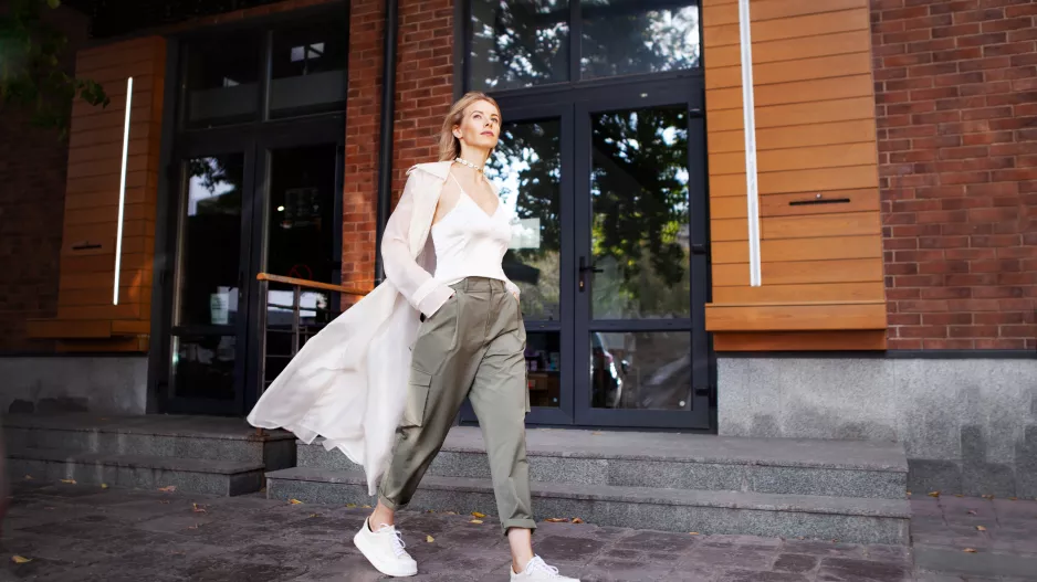 Tři trendy barvy, které vám v roce 2026 nesmí chybět. Jsou neutrální, jdou krásně k sobě a jedna druhou doplňují 