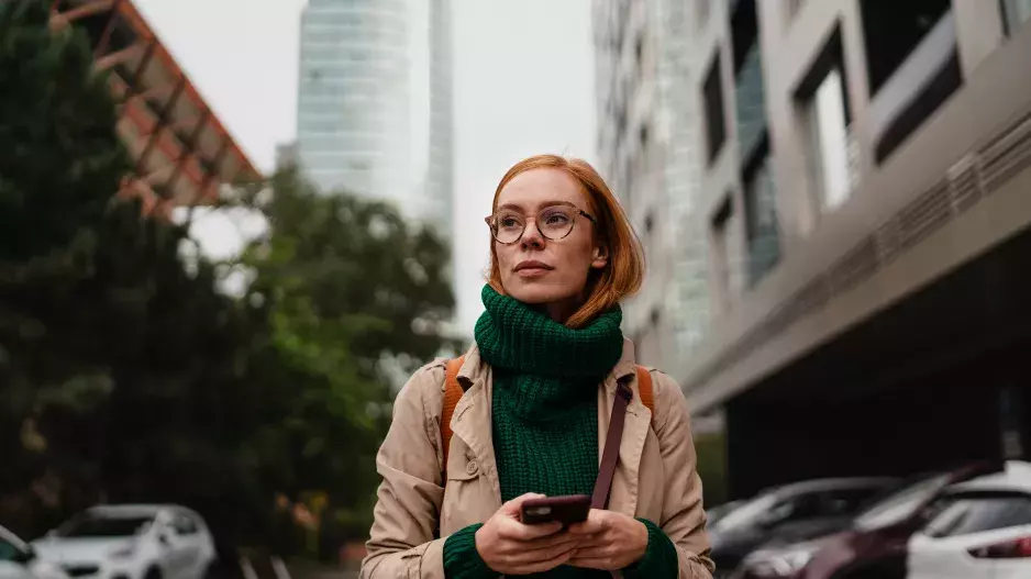 Jak obléci obyčejné džíny tak, abyste vypadala mladší? Poradíme vám pár triků, které vám uberou roky