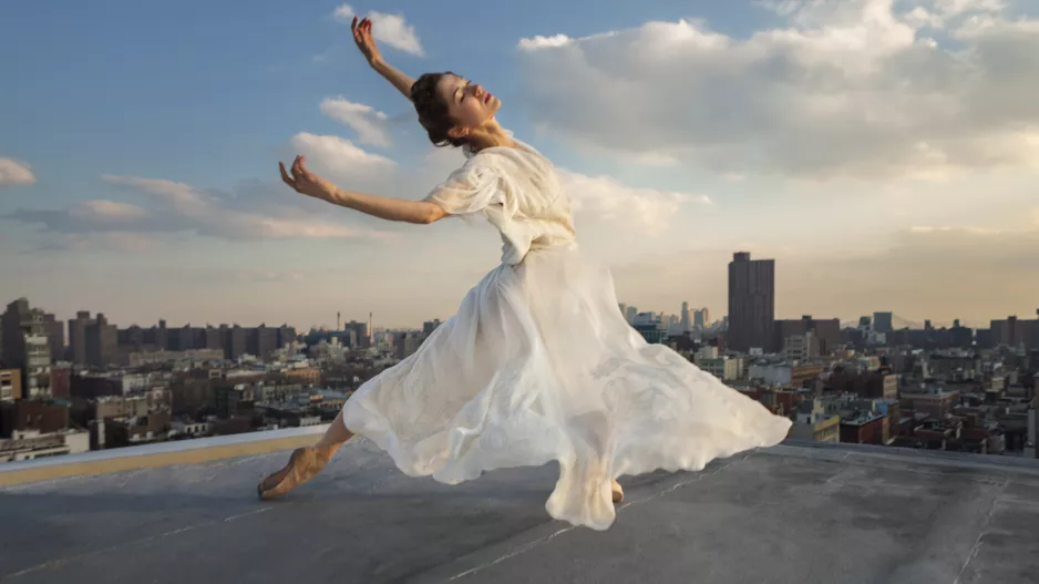 Odstín této barvy je hitem roku 2026. Podívejte se, jak vypadá Cloud dancer 