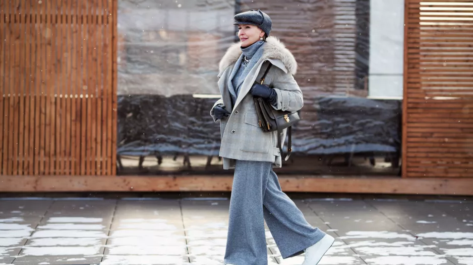 Rozšířené nohavice mohou být elegantnější než rovné. Skvěle ladí k těmto jedněm oblíbeným botám