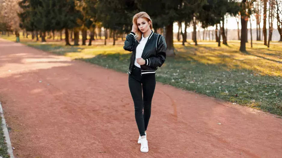 Tyto dva kousky oblečete kamkoliv. Zeštíhlí a uberou vám roky. Ve svém střihu si je najde každá žena