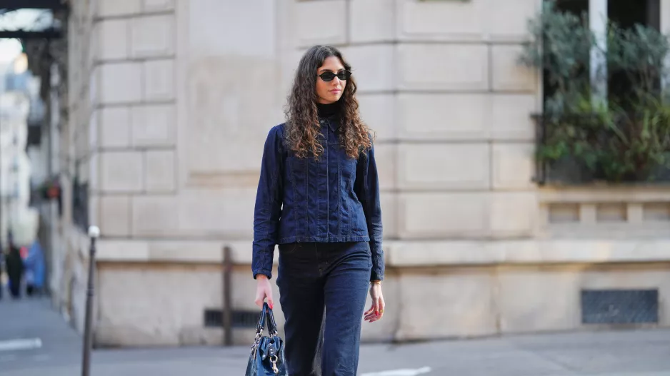 Nejoblíbenější materiál se letos bude nosit od hlavy až k patě. Džínovina je trendy