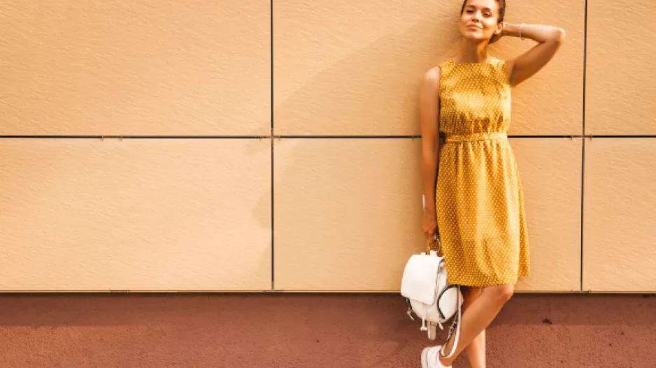 Tato jarní barva je zpět: Nosit se bude nejen na šatech a kalhotách. Nesluší jen tmavším tónům pleti 