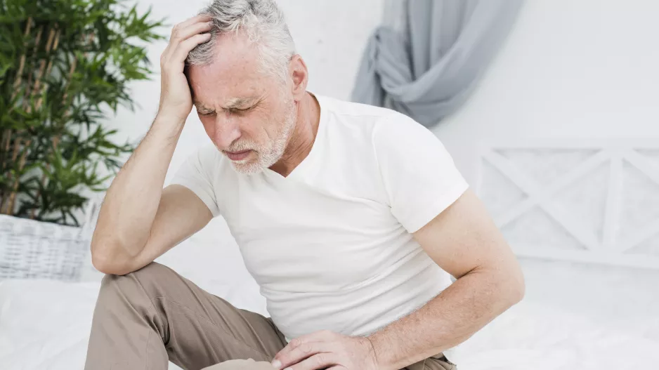 “Chci ukončit vztah s milenkou, ale ona mi vyhrožuje, že to řekne manželce,” neví si rady Jindřich