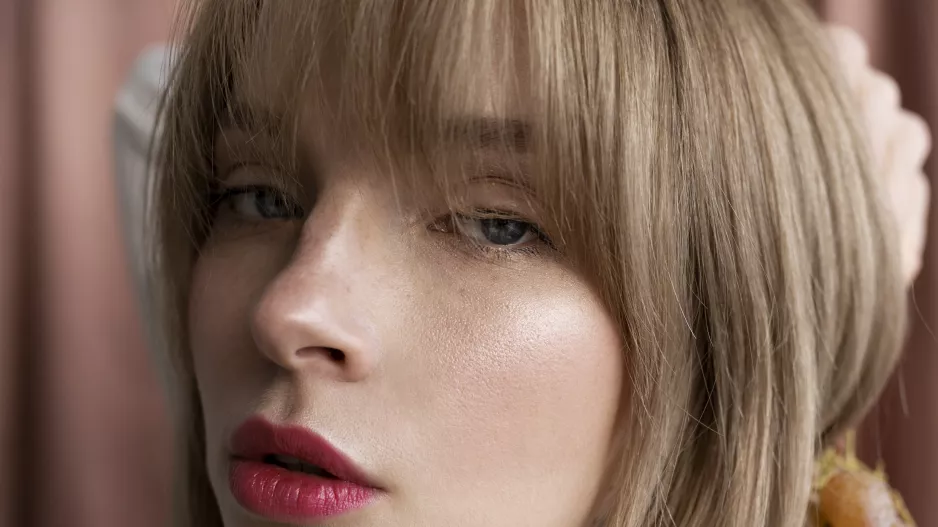 Ofina jako nejvýraznější prvek letošních vlasových trendů: Zjistěte, komu sluší