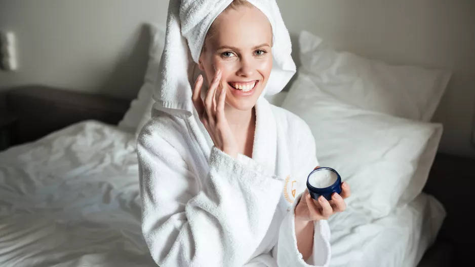 Pečujte o sebe v průběhu spánku: Výběr nejlepší noční kosmetiky pro ženy po 50