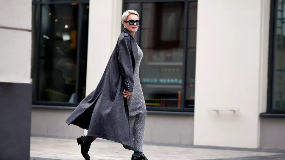 3 stylové outfity na měsíc únor: Osvědčí se vlněné šaty i tyto hřejivé kalhoty 