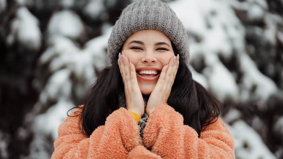 Zimní dilema: Je lepší krém, nebo olej? Jak se starat o pleť, když teploty klesají pod nulu