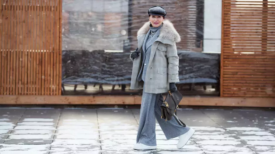 Zapomeňte na černou: Vyměňte ji letos za jemnější tóny, jež lichotí zralé pleti