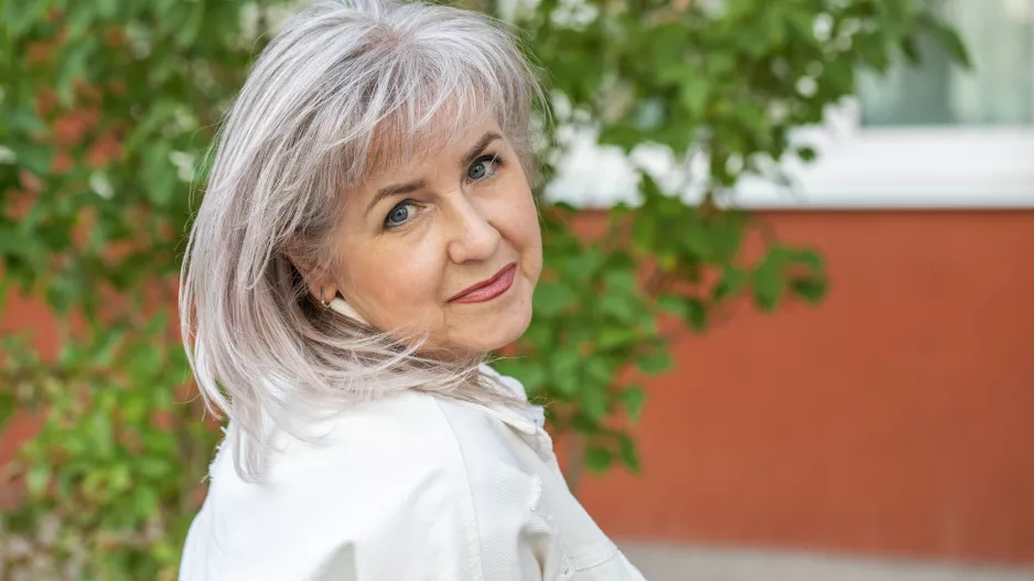 Pokud je vám nad 50, zapomeňte na některé účesy: Některé střihy a barvy vám zbytečně přidají roky