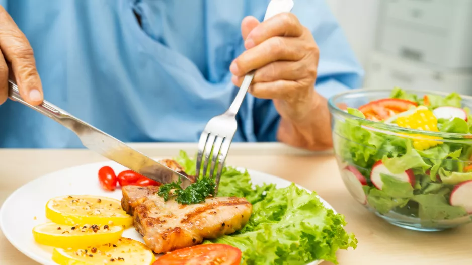 Cholesterol pod kontrolou i bez léků. Lékaři doporučují nejen chytré změny jídelníčku, ale i další kroky