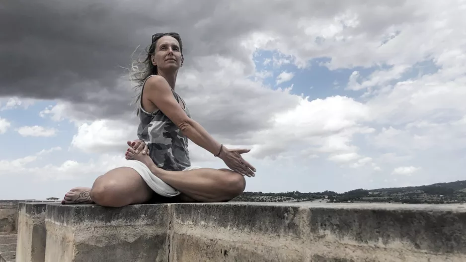 Nedejte stresu šanci, 5. díl: Terapeutická práce se zvukem. Objevte sílu „včelího dechu“, který okamžitě utiší bouři ve vaší hlavě