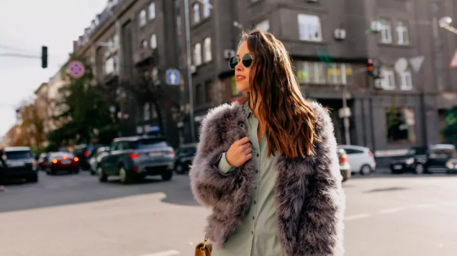 Krátký kabát z umělé kožešiny. Tři barvy, ve kterých budete neodolatelná